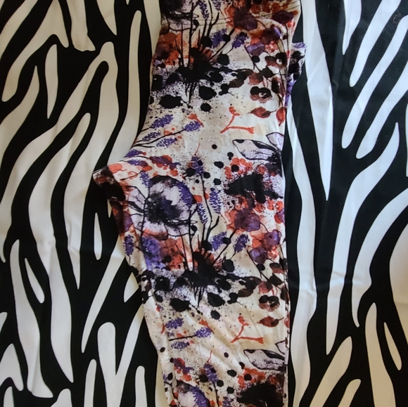 🦇2/$15-Unique Vero Moda leggings - Picture 3 of 8